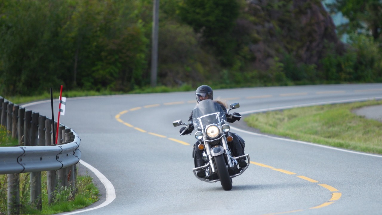 Motorsykkel i sving