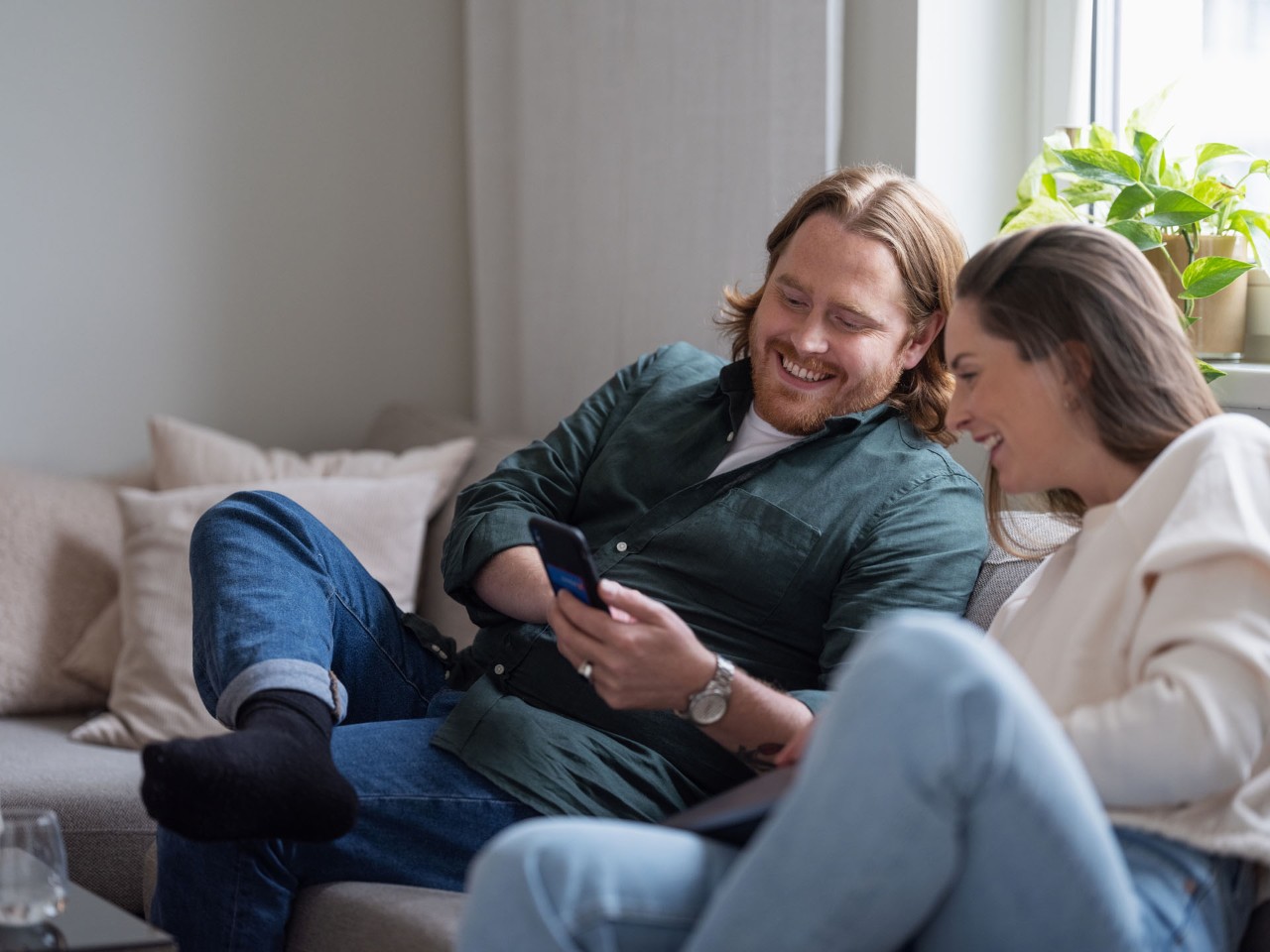Par kjøper fond på mobilen